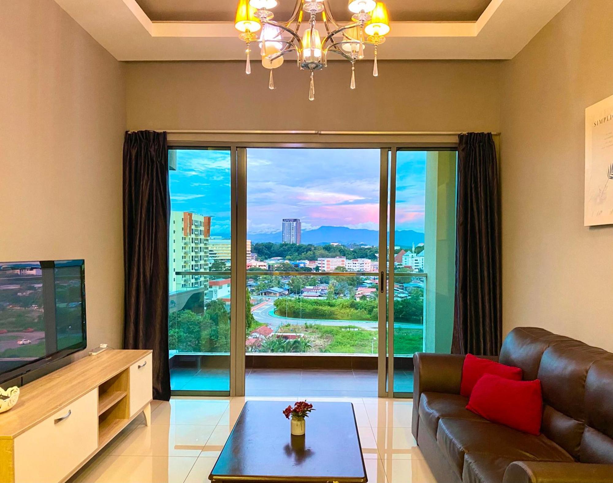Capital O 90987 The Loft Residences Homestay @ Imago Shopping Mall 2 Kampong Sembulan Экстерьер фото
